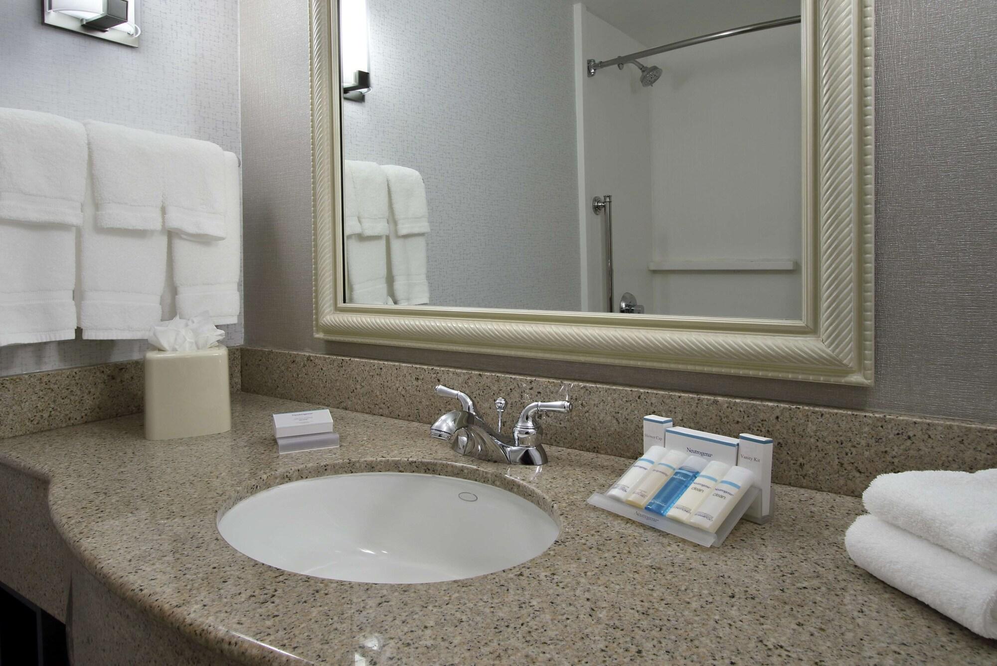 Hilton Garden Inn Sonoma County Airport Санта-Роза Экстерьер фото