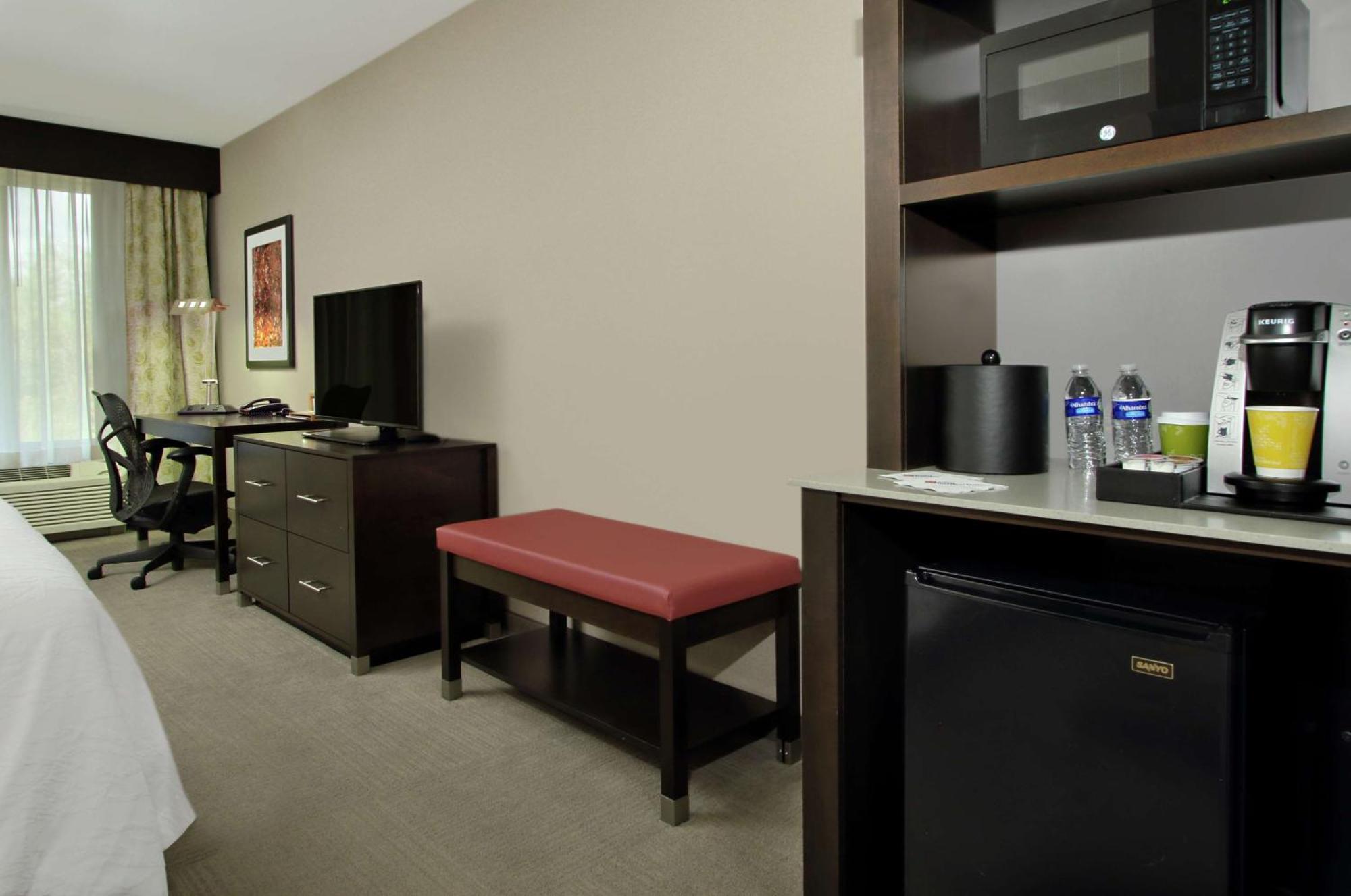 Hilton Garden Inn Sonoma County Airport Санта-Роза Экстерьер фото