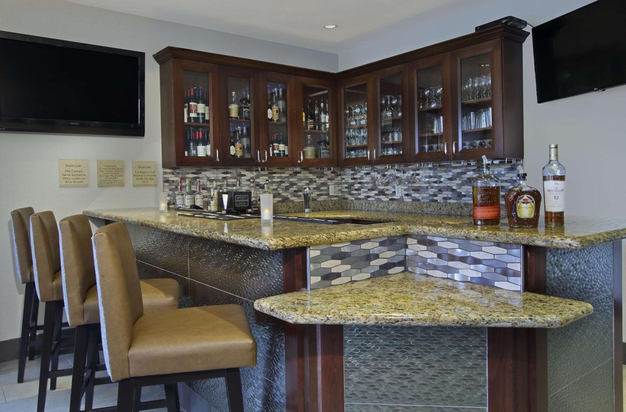 Hilton Garden Inn Sonoma County Airport Санта-Роза Экстерьер фото