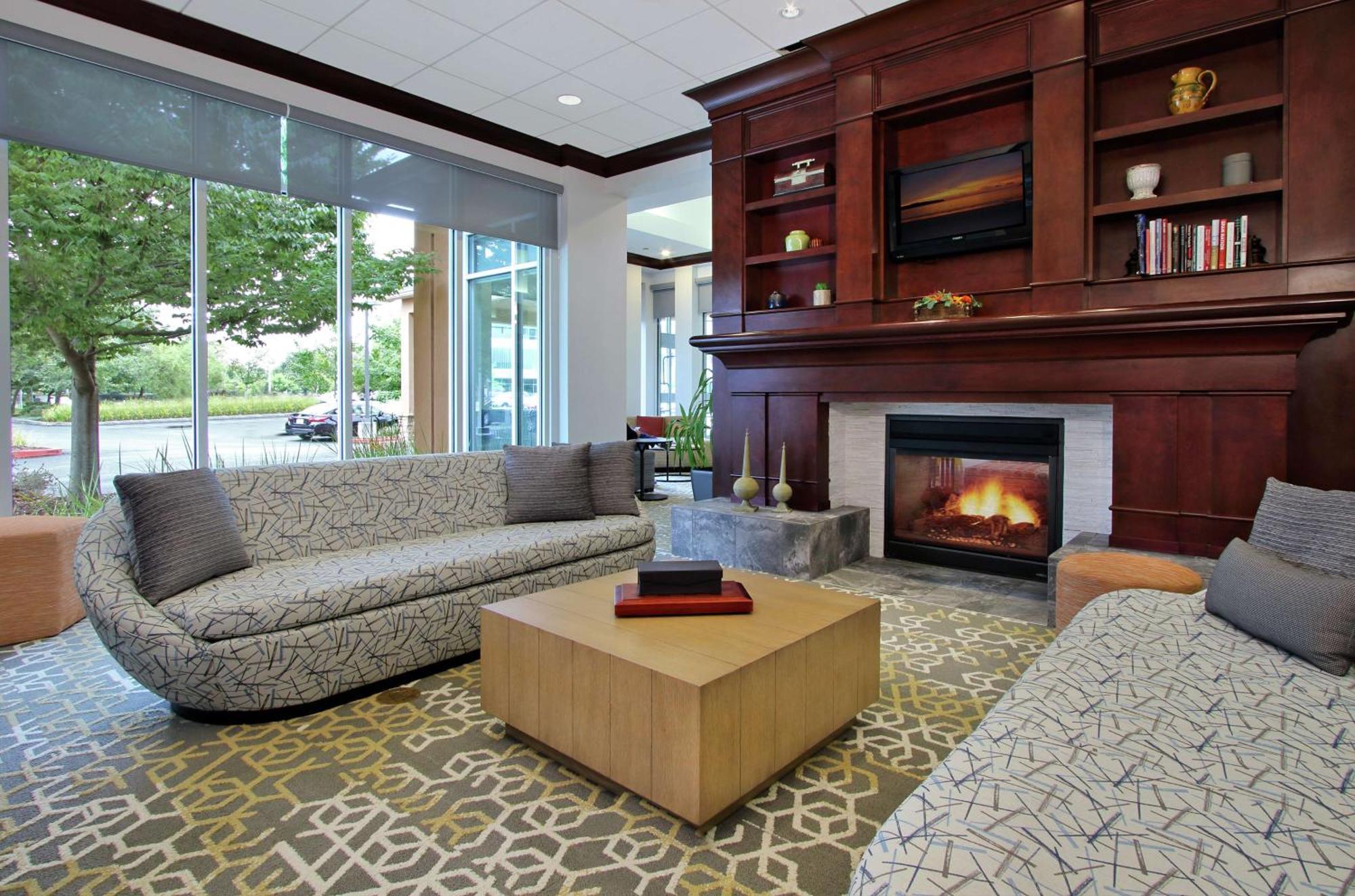 Hilton Garden Inn Sonoma County Airport Санта-Роза Экстерьер фото