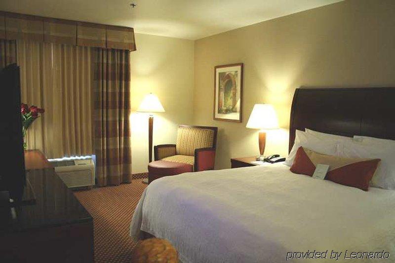 Hilton Garden Inn Sonoma County Airport Санта-Роза Номер фото