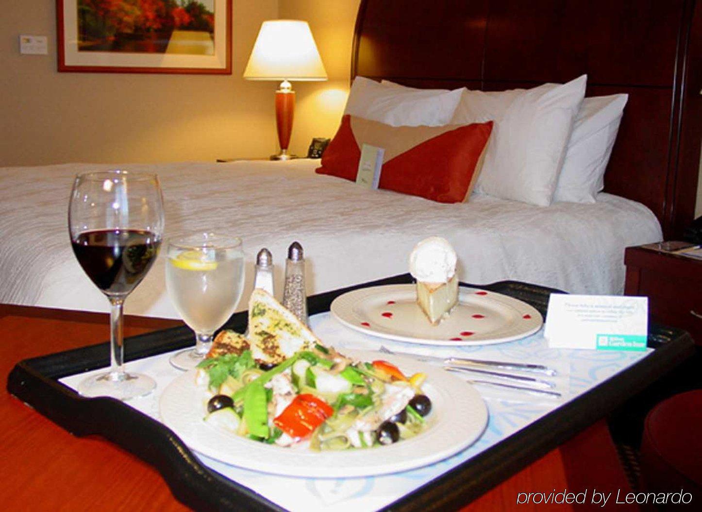 Hilton Garden Inn Sonoma County Airport Санта-Роза Номер фото