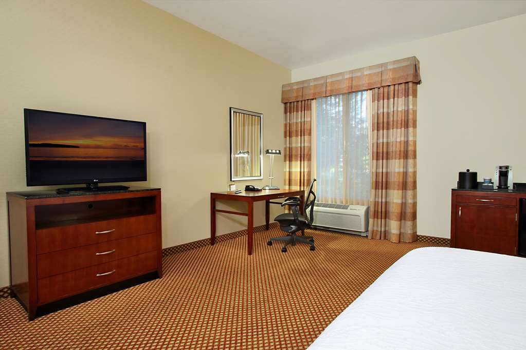 Hilton Garden Inn Sonoma County Airport Санта-Роза Номер фото